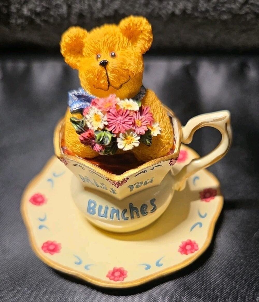 2003 Boyds Teabearie figurine, titled "Miss You Bunches" (style #24318)